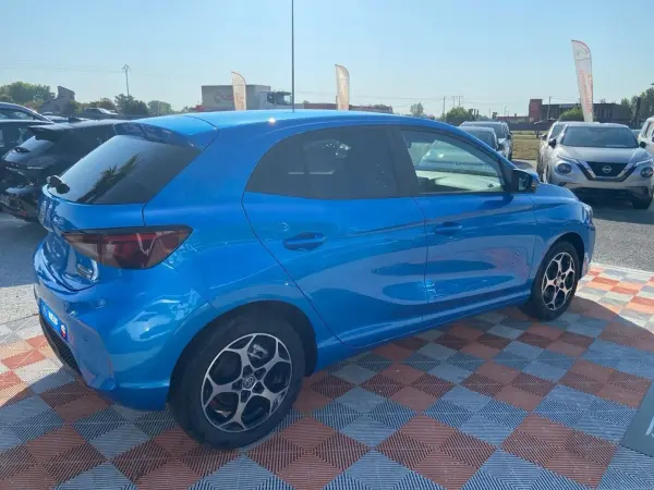 MG MG3 1.5 HYBRID + 195 LUXURY GPS Caméra 360° JA 16" - Photo 5